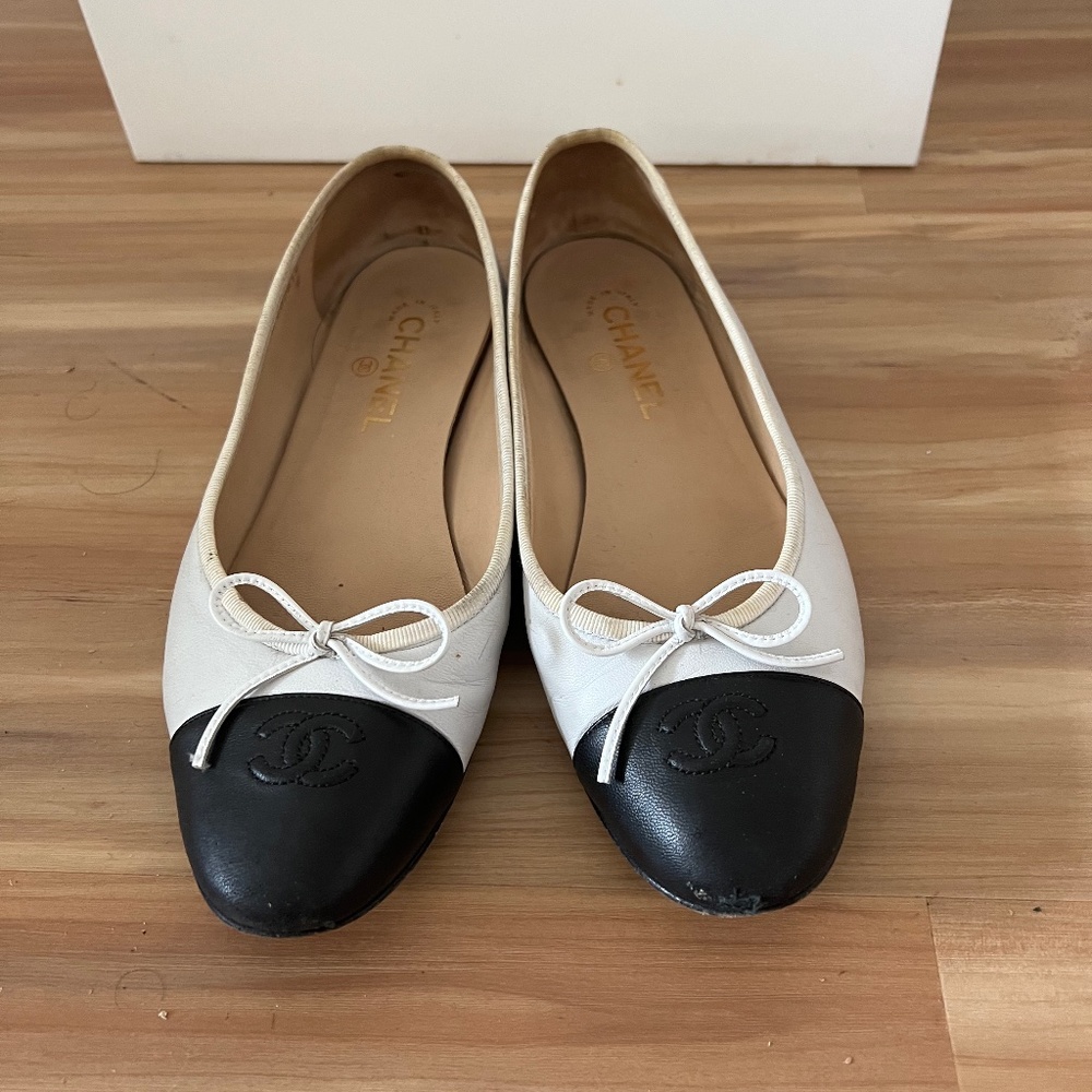Classic Chanel Ballet Flats white with black toe size 41
